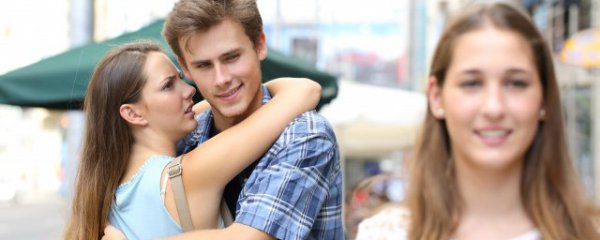 梦见自己老公和别的女人在一起