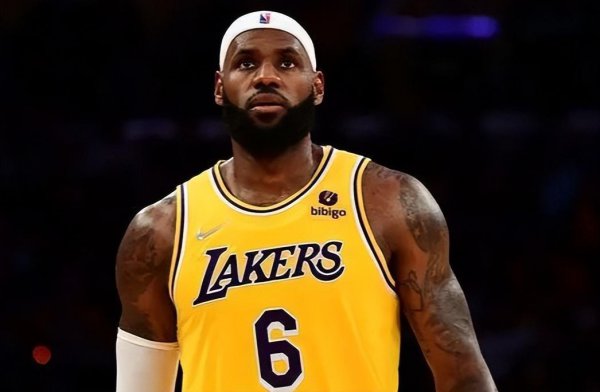 詹姆斯和库里谁地位高厉害