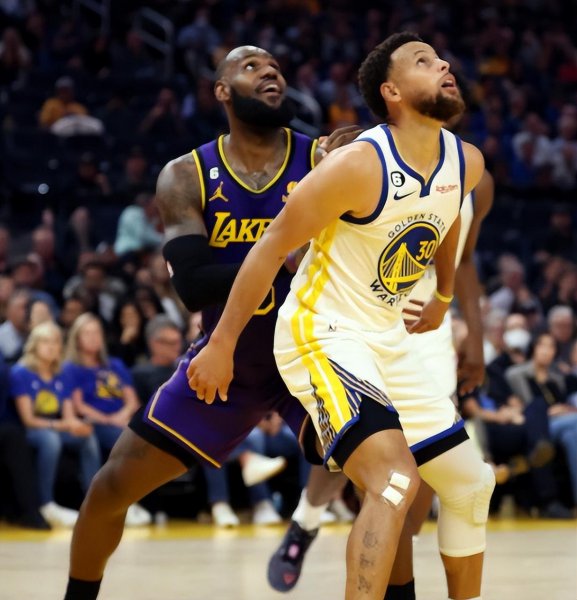 詹姆斯和库里谁地位高厉害