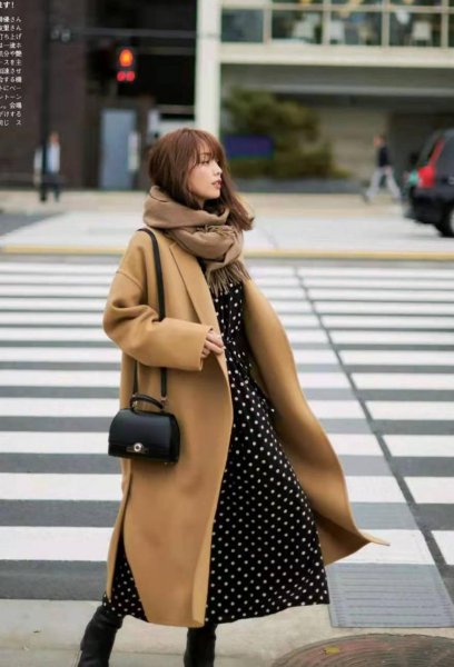 驼色大衣配什么内搭颜色好看