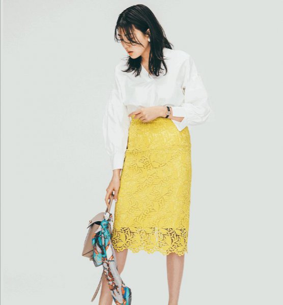 蕾丝半身裙搭配什么上衣好看