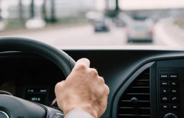 车子不开几天发动一下比较好