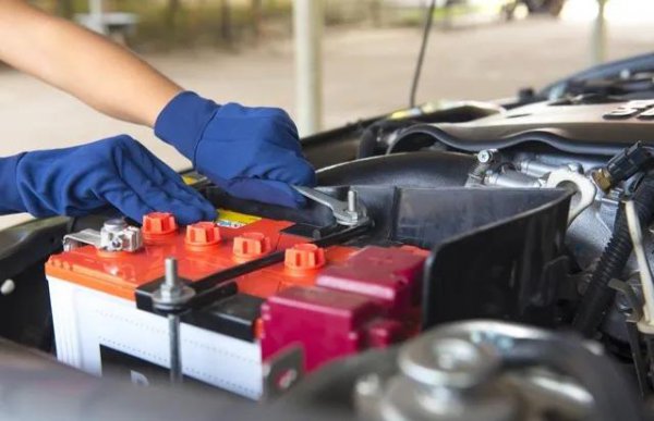 车子不开几天发动一下比较好