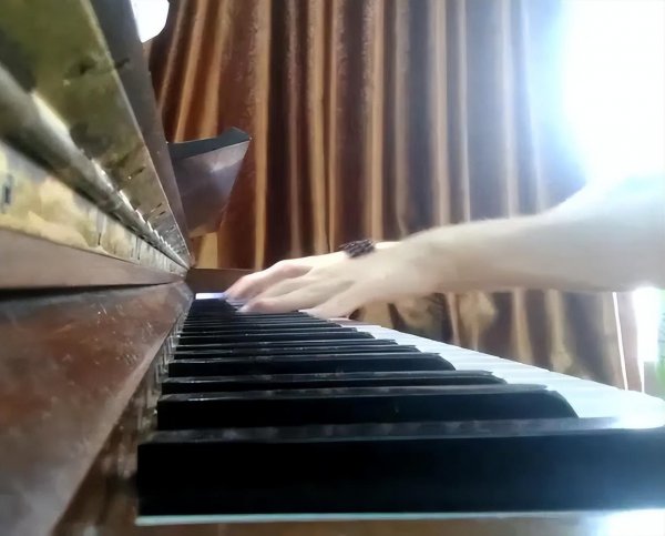 学钢琴一般学费多少钱