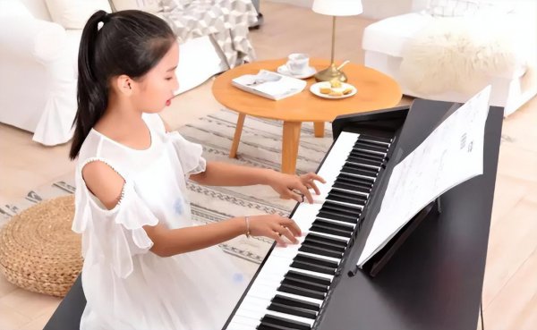 学钢琴一般学费多少钱