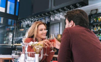 相亲怎么聊天第一次 相亲第一次见面怎么聊天不尴尬