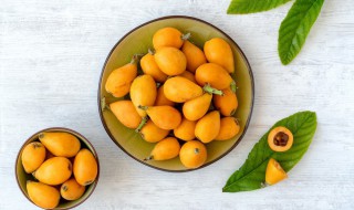 熬枇杷膏是大枇杷好还是小枇杷好 熬枇杷膏适合用大枇杷还是小枇杷呢