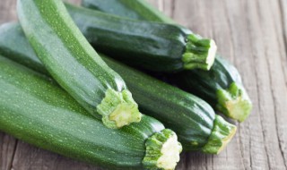 西葫芦南瓜皮怎么炒好吃 西葫芦炒南瓜的做法