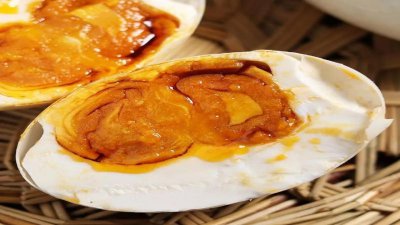 海鸭蛋是什么鸭下的 海鸭蛋为何一戳就流油的原因