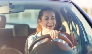 车挡风玻璃怎么清洗 车挡风玻璃如何清洗