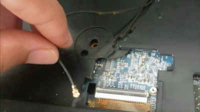 电脑主机开了显示器没反应无信号怎么办