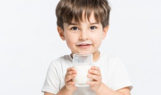 怎样鉴别鲜牛奶的质量好坏 如何辨别鲜牛奶的质量好坏呢