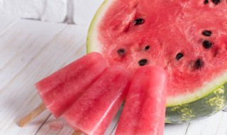 过夜的西瓜放冰箱能吃吗 过夜的西瓜放冰箱还可以食用吗