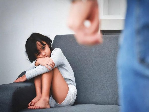 讨好型人格家庭原因