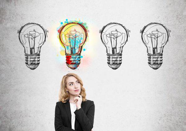 家里的电灯为什么关了还会闪