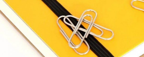 回形针正确夹文件方法