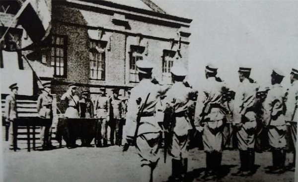 关于张学良的一生简述