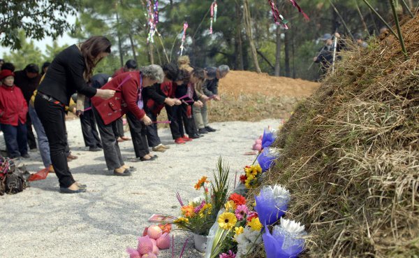 上坟供品能带回家吃么