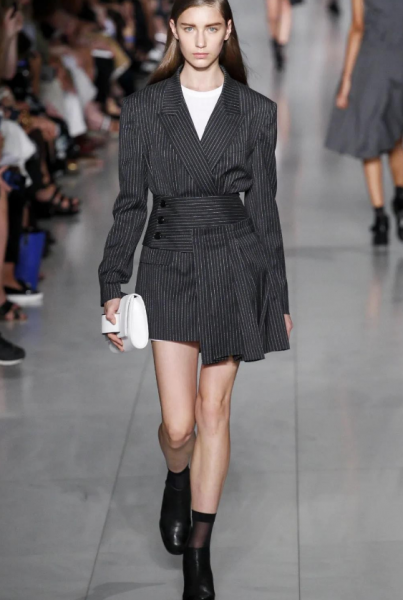 西装裙配什么鞋子好看