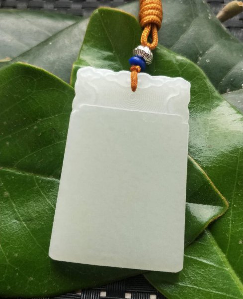 男人脖子上戴什么吊坠好好看图片