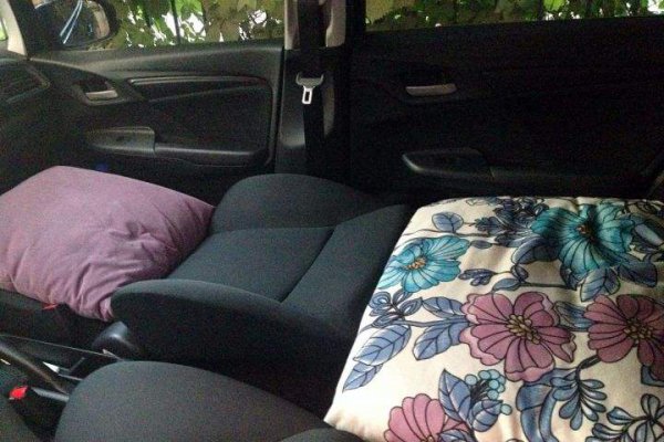 不发动车可以睡一夜吗