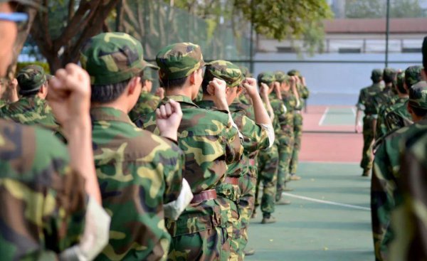 上军校好还是上大学好