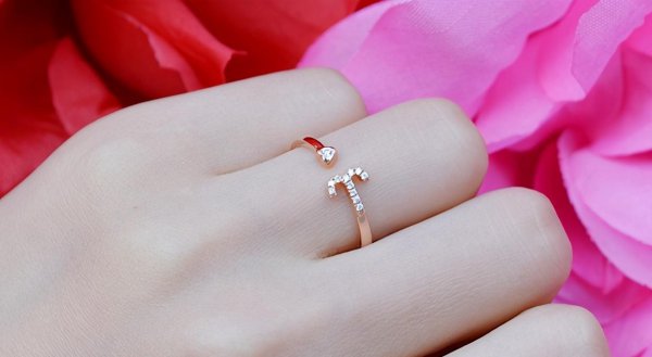 玫瑰金会掉色吗