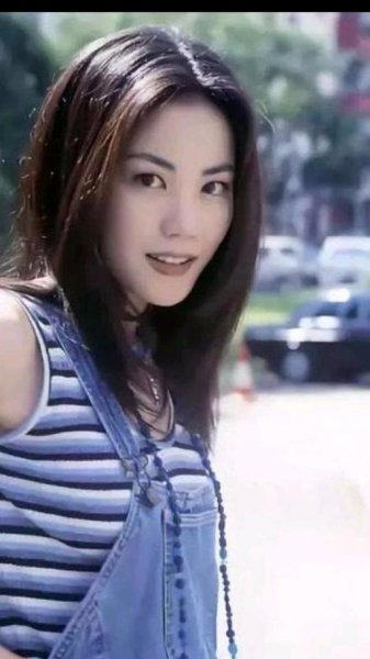 王菲比谢霆锋大多少