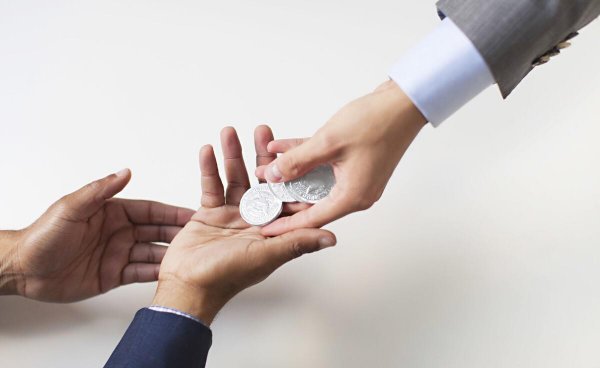 女人向你借钱代表什么意思