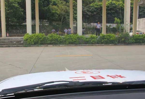 学车科二倒车入库技巧教程