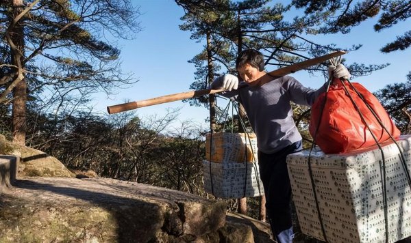 爬山需要准备什么东西