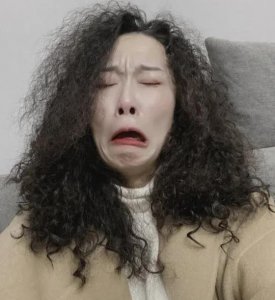 头发干的像杂草一样怎么办 头发又硬又干枯像枯草怎么保养