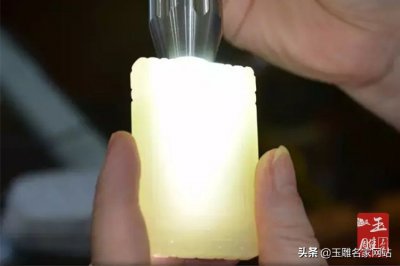 真玉和假玉在灯光下有啥区别 分辨玉真假最简单的方法