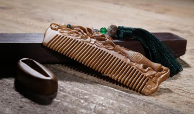 送木梳子给女朋友的含义 送女孩子木梳有什么用意