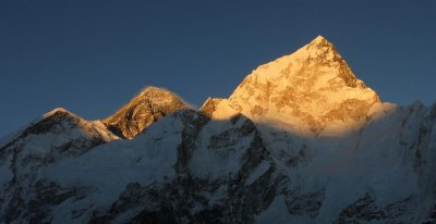 珠穆朗玛峰属于哪个山脉 到底属于尼泊尔还是中国