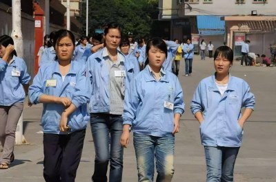 年轻人进厂打工就废了真的吗 过来人道出背后的4大原因