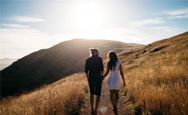 比自己年龄小男生喜欢你表现