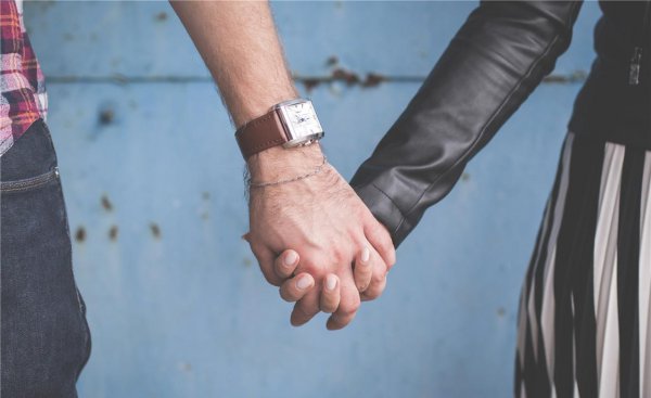 比自己年龄小男生喜欢你表现