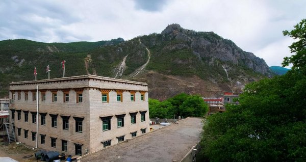 稻城亚丁海拔多少米高