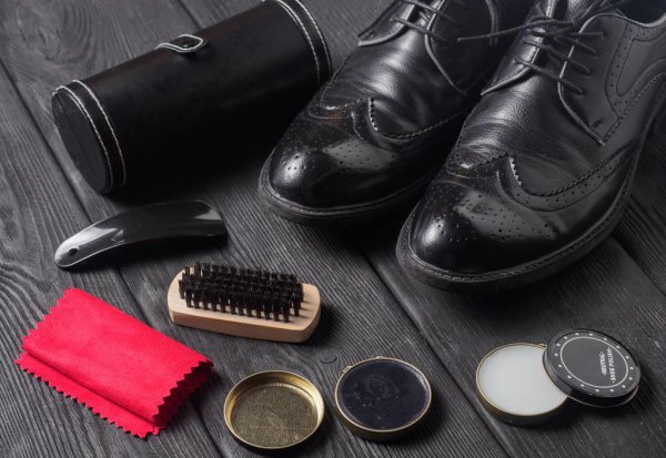 胶底鞋子走路吱吱响怎么解决