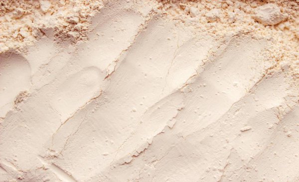 胶底鞋子走路吱吱响怎么解决