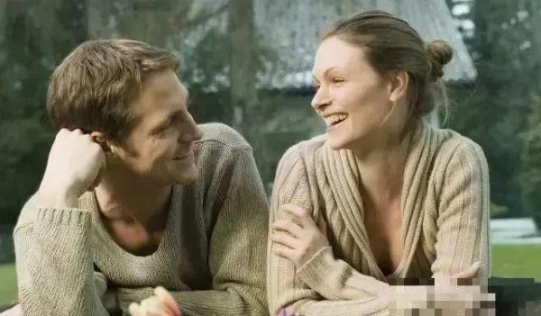 已婚妇女喜欢一个男人时有哪些表现