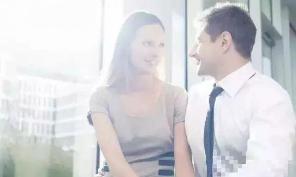 已婚妇女喜欢一个男人时有哪些表现