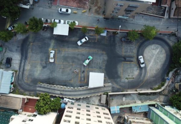 坡道起步如何不熄火不溜车