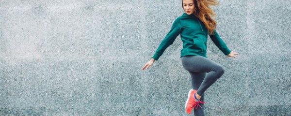 运动穿暴汗服好还是普通运动装好