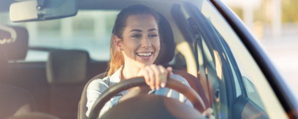 车上滴了油怎么清洗掉