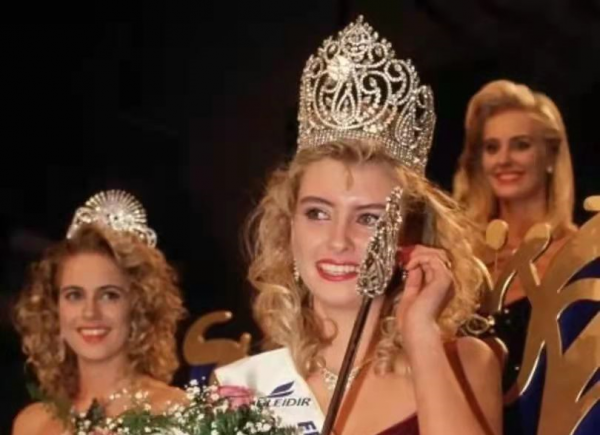 北京到冰岛多少公里