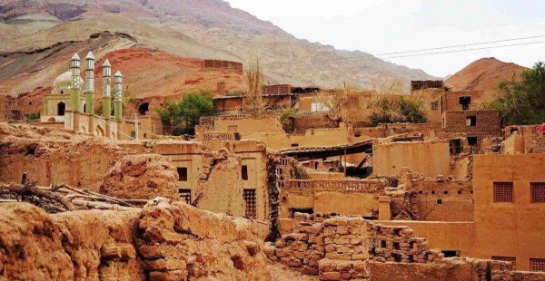 吐鲁番盆地是世界上最低的盆地吗