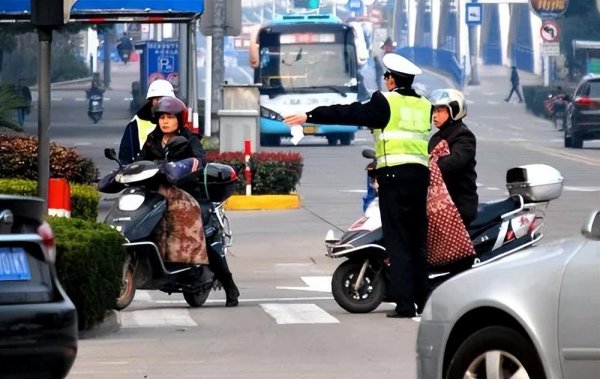 哪些电动车不用驾照可上路