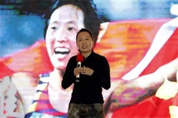 第一位欧文斯奖的田径运动员是谁